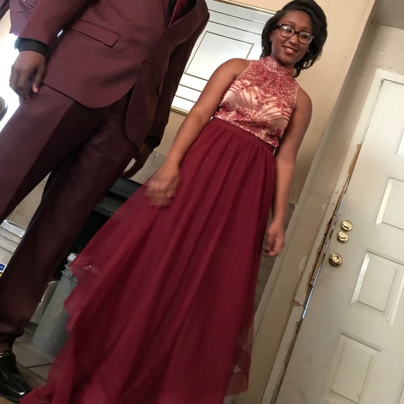 Beautiful maroon & cream 2 piece prom dress - Picture 2 of 8